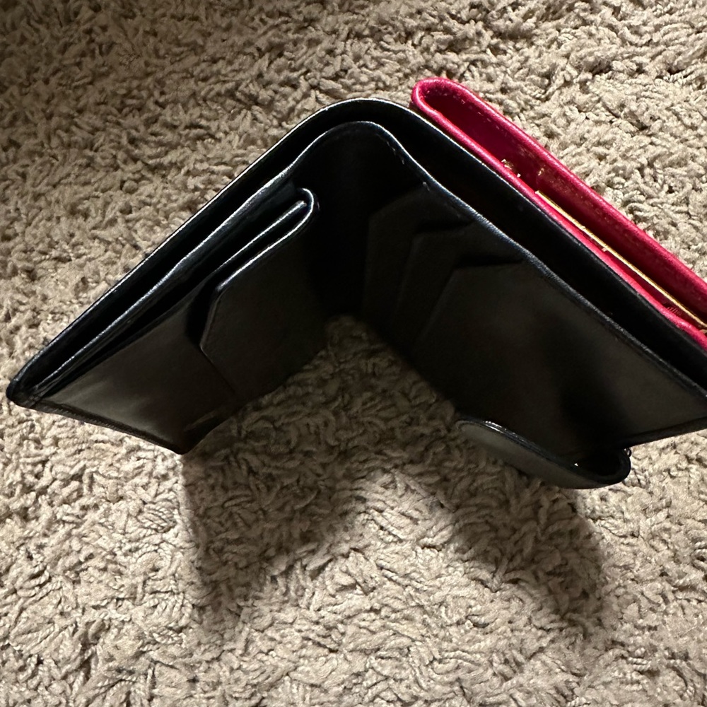 Gucci Two Tone bifold Wallet with Kiss lock change side - Picture 7 of 12